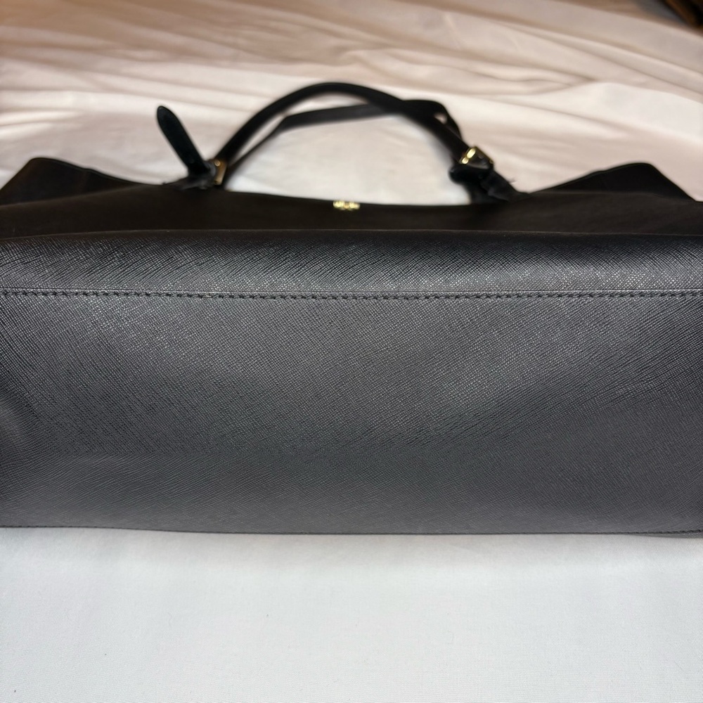 ❌SOLD!❌ $320 Tory Burch York Tote Black Saffiano Leather size Large EUC - Picture 6 of 17